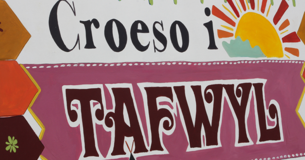 Image of a sign at the Tafwyl festival saying "Croeso i Tafwyl".